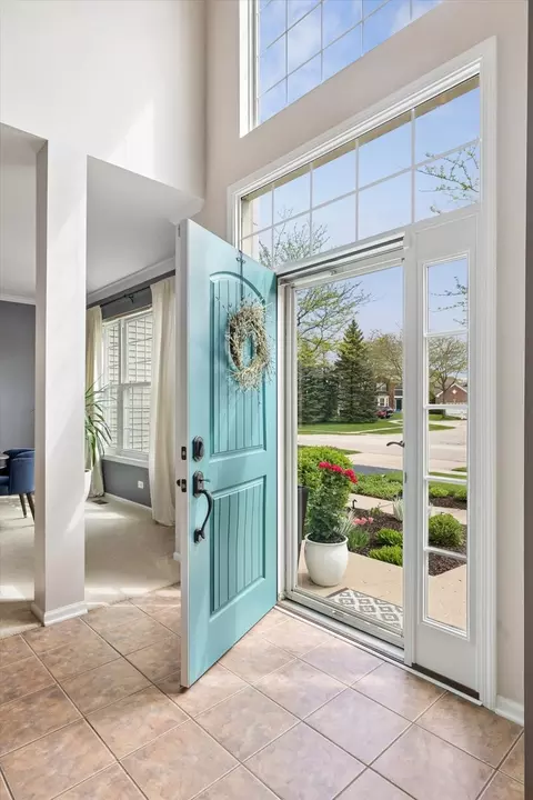 Entry Way - 340 Tenby Way, Algonquin, IL 60102 photo 1 of 2