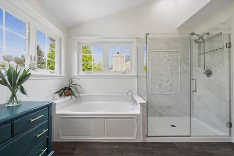 Bath - 340 Tenby Way, Algonquin, IL 60102 photo 4 of 6