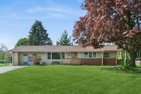 2302 Theda Ln, Rolling Meadows, IL 60008