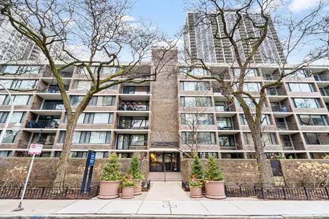 1555 N Sandburg Ter #517, Chicago, IL 60610