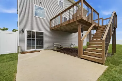 Exterior - 5407 Ferryman Rd, Bloomington, IL 61705 photo 5 of 10