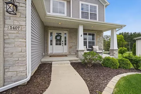 Exterior - 5407 Ferryman Rd, Bloomington, IL 61705 photo 2 of 10