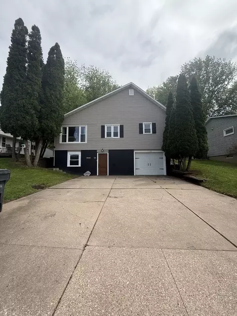 1125 Briarcliff Ln, Clinton, IA 52732