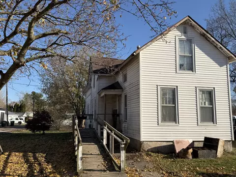327 S Elm St, Paxton, IL 60957