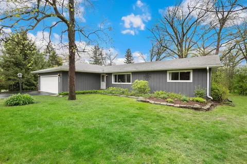 602 Hickory Rd, Woodstock, IL 60098