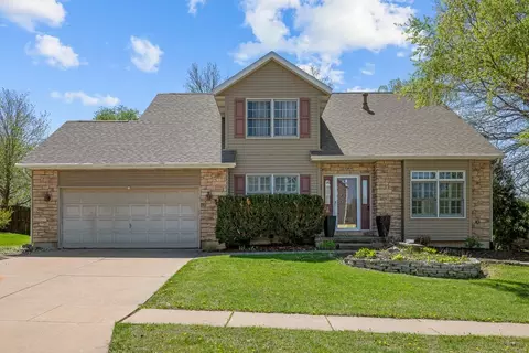3509 Fawn Ln, Bettendorf, IA 52722