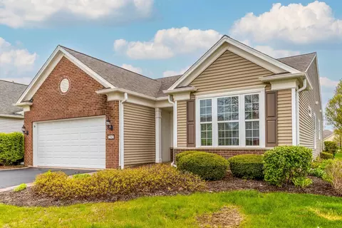 2942 Ravinia Cir, Mundelein, IL 60060
