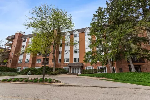 205 Rivershire Ln #313, Lincolnshire, IL 60069