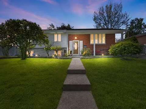 506 Forest Preserve Dr, Wood Dale, IL 60191