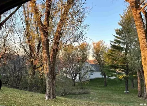 130 Glenview Dr, Sherrard, IL 61281