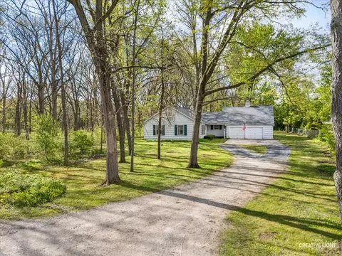 29 W007 Oak Ln, Warrenville, IL 60555