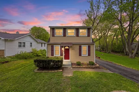 3216 Midway Dr, Island Lake, IL 60042