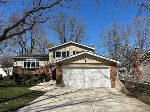 430 71st St, Darien, IL 60561