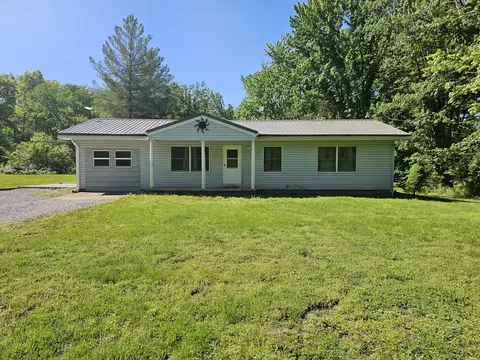 450 W Saddle Club Rd, Bonnie, IL 62816