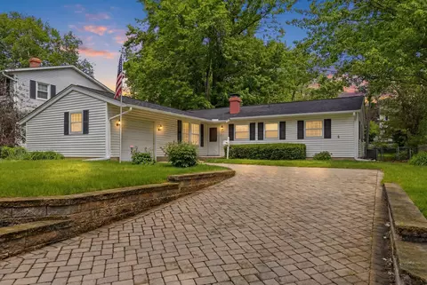 323 E Dresser Rd, Dekalb, IL 60115