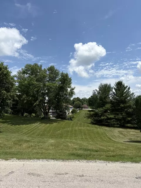 18 Ridgeview Dr, Sherrard, IL 61281