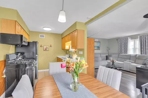 Dining - 1314 Ely Ct #1314, Wheeling, IL 60090 photo 2 of 2