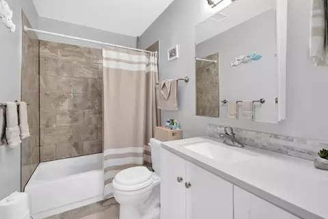Bath - 1314 Ely Ct #1314, Wheeling, IL 60090 photo 1 of 2