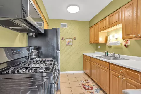 Kitchen - 1314 Ely Ct #1314, Wheeling, IL 60090 photo 1 of 2