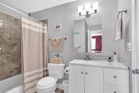 Bath - 1314 Ely Ct #1314, Wheeling, IL 60090 photo 2 of 2