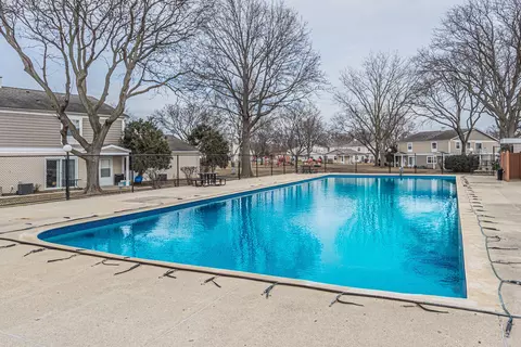 Exterior - 1314 Ely Ct #1314, Wheeling, IL 60090 photo 3 of 3