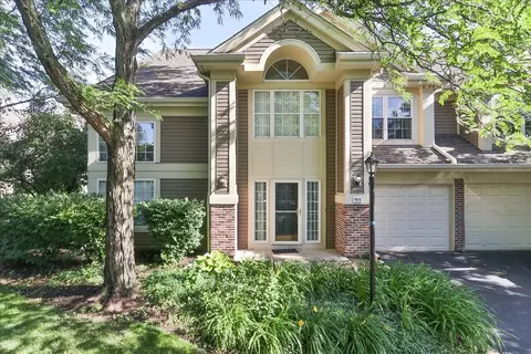 725 Deep Wood Ct, Elk Grove Village, IL 60007