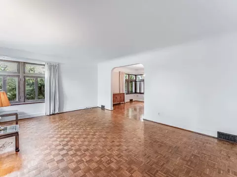 Living - 522 Byrd Rd, Riverside, IL 60546 photo 2 of 3