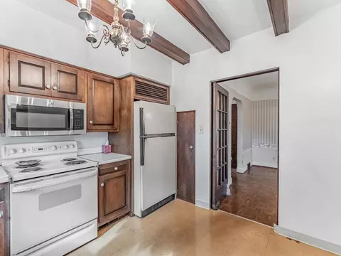 Kitchen - 522 Byrd Rd, Riverside, IL 60546 photo 3 of 3