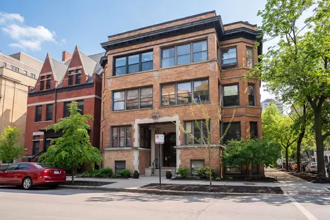 445 W Surf St #3E, Chicago, IL 60657