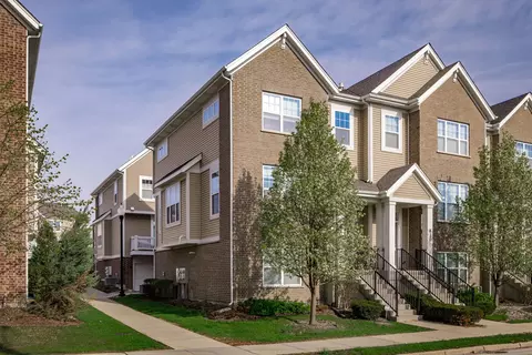 822 Center St, Des Plaines, IL 60016