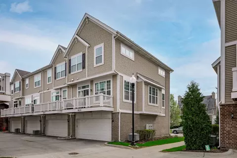 Exterior - 822 Center St, Des Plaines, IL 60016 photo 5 of 5