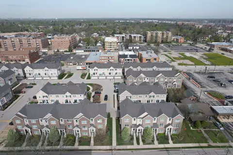 View/Area - 822 Center St, Des Plaines, IL 60016 photo 3 of 6