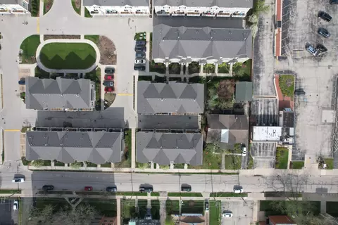 View/Area - 822 Center St, Des Plaines, IL 60016 photo 6 of 6