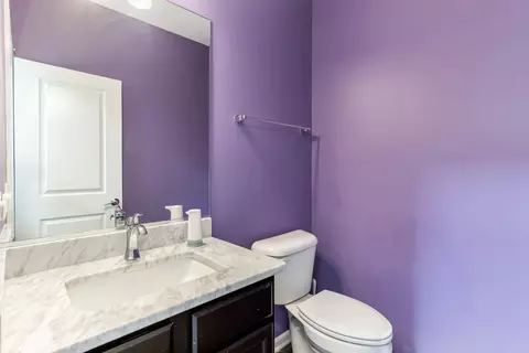 Bath - 822 Center St, Des Plaines, IL 60016 photo 1 of 3