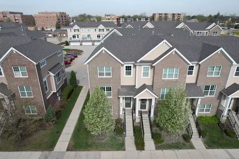 View/Area - 822 Center St, Des Plaines, IL 60016 photo 1 of 6