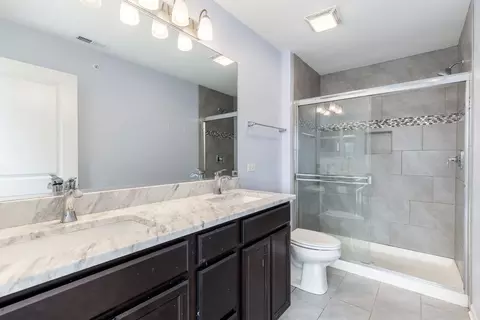 Bath - 822 Center St, Des Plaines, IL 60016 photo 2 of 3