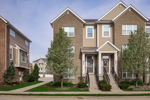 Exterior - 822 Center St, Des Plaines, IL 60016 photo 2 of 5