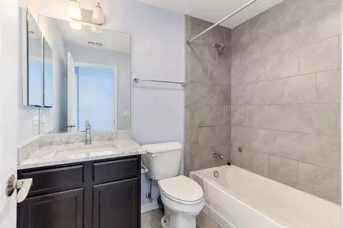 Bath - 822 Center St, Des Plaines, IL 60016 photo 3 of 3
