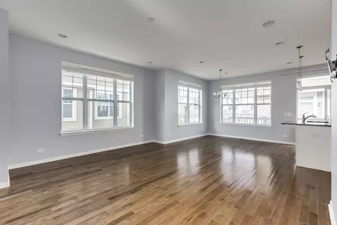 Living - 822 Center St, Des Plaines, IL 60016 photo 1 of 5