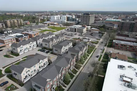 View/Area - 822 Center St, Des Plaines, IL 60016 photo 2 of 6