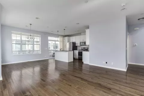 Living - 822 Center St, Des Plaines, IL 60016 photo 2 of 5