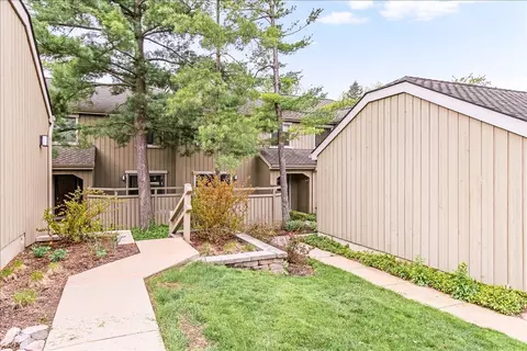 789 Oak Hill Rd, Lake Barrington, IL 60010