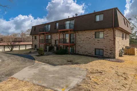 5102 25th Ave Ct #201, Moline, IL 61265