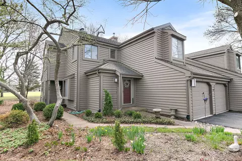 723 Golf Ln #944, Lake Barrington, IL 60010