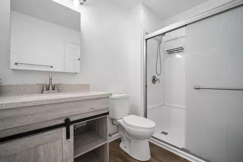 Bath - 644 Dover Dr, Elgin, IL 60120 photo 2 of 3
