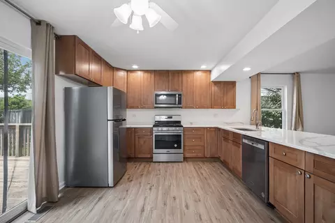Kitchen - 644 Dover Dr, Elgin, IL 60120 photo 3 of 4