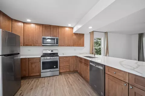 Kitchen - 644 Dover Dr, Elgin, IL 60120 photo 4 of 4