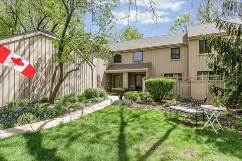 79 Hunt Trl, Lake Barrington, IL 60010