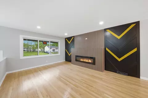 Living - 16611 Marshfield Ave, Markham, IL 60428 photo 3 of 9
