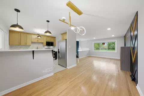 Living - 16611 Marshfield Ave, Markham, IL 60428 photo 6 of 9